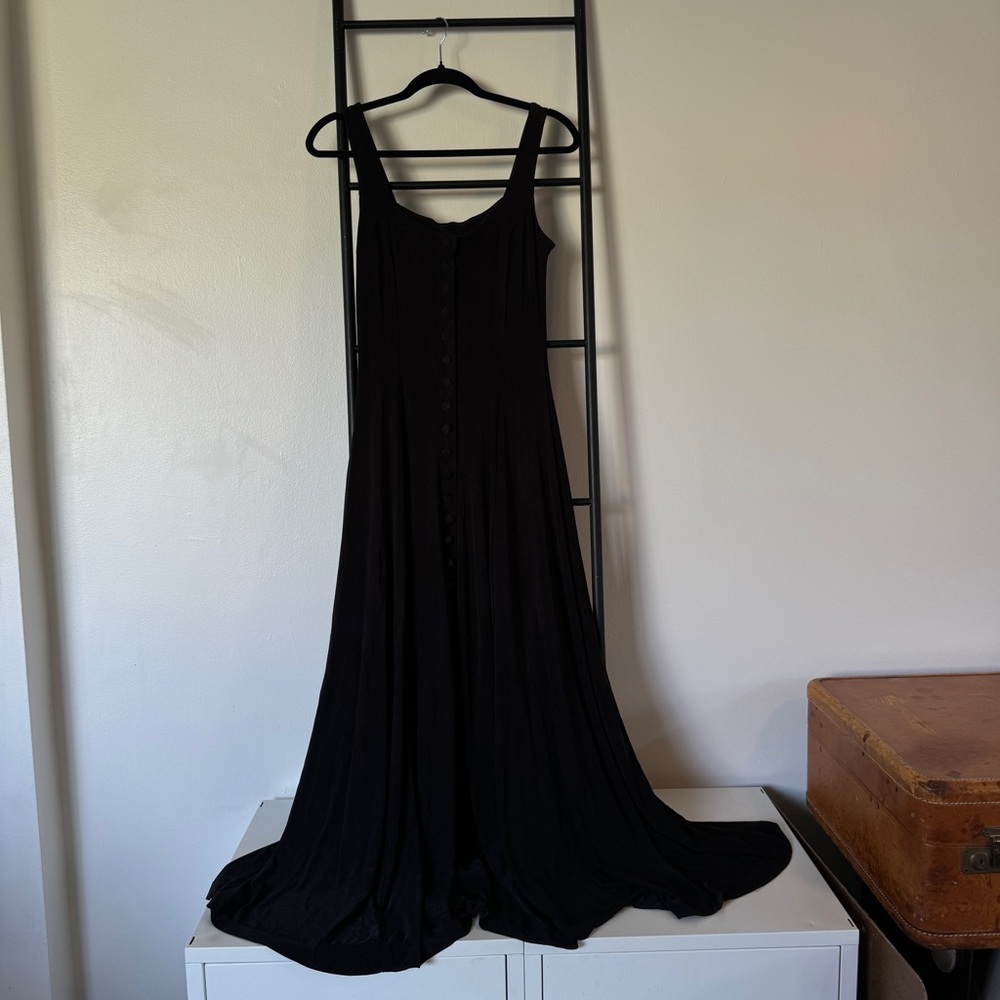 Alexia Admor Black Scoop Neck Sleeveless Maxi Gown